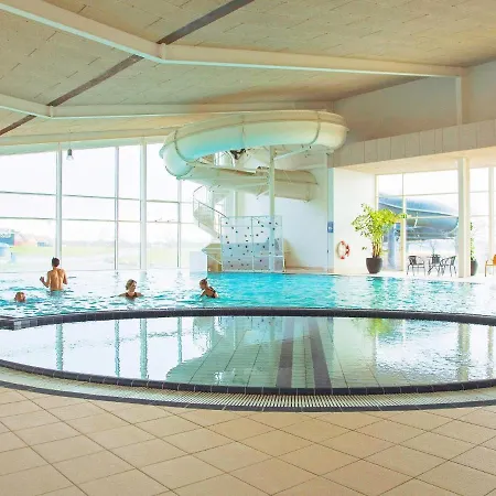 4 Person On A In Lejlighed